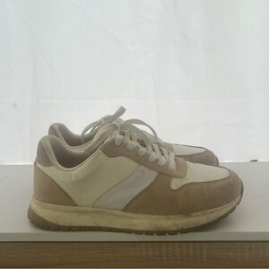 Women’s Time and True Size 9 Casual Lace-Up Sneakers in Beige and White